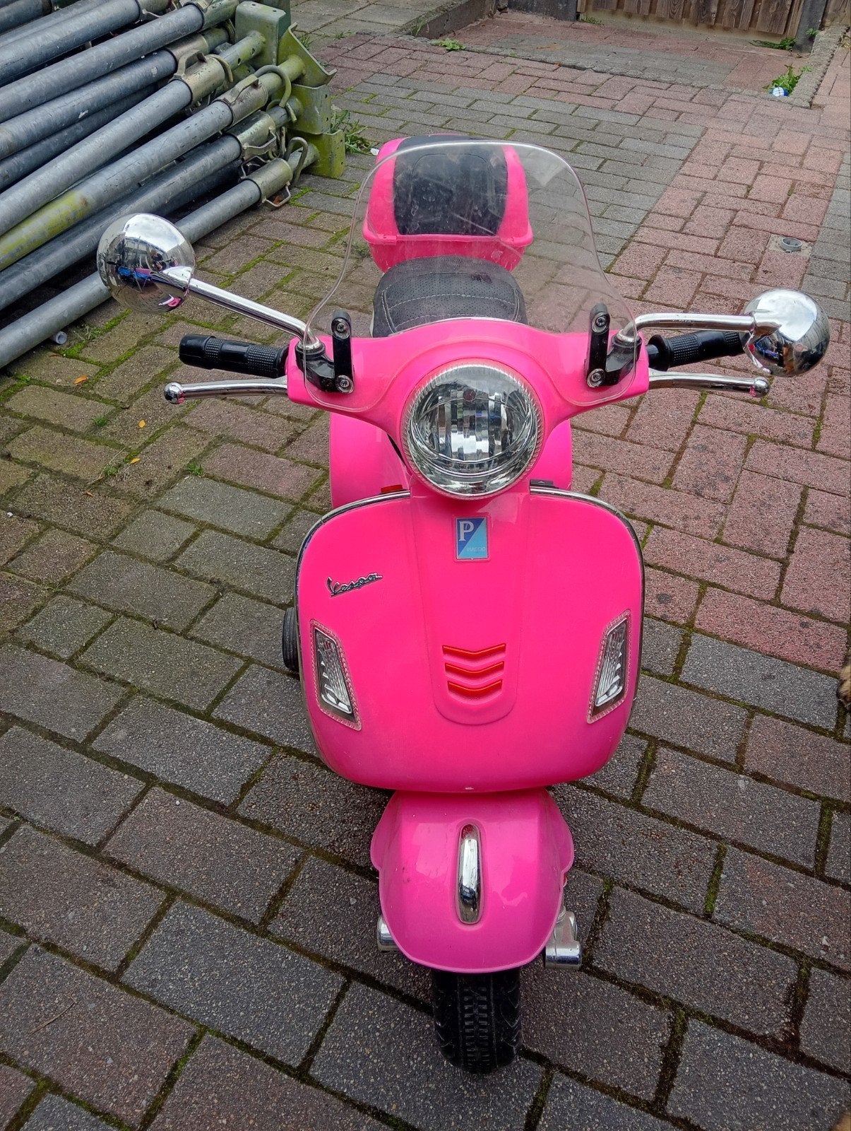 Roze Vespa kinder scooter - Elektrisch, Ophalen, Gebruikt