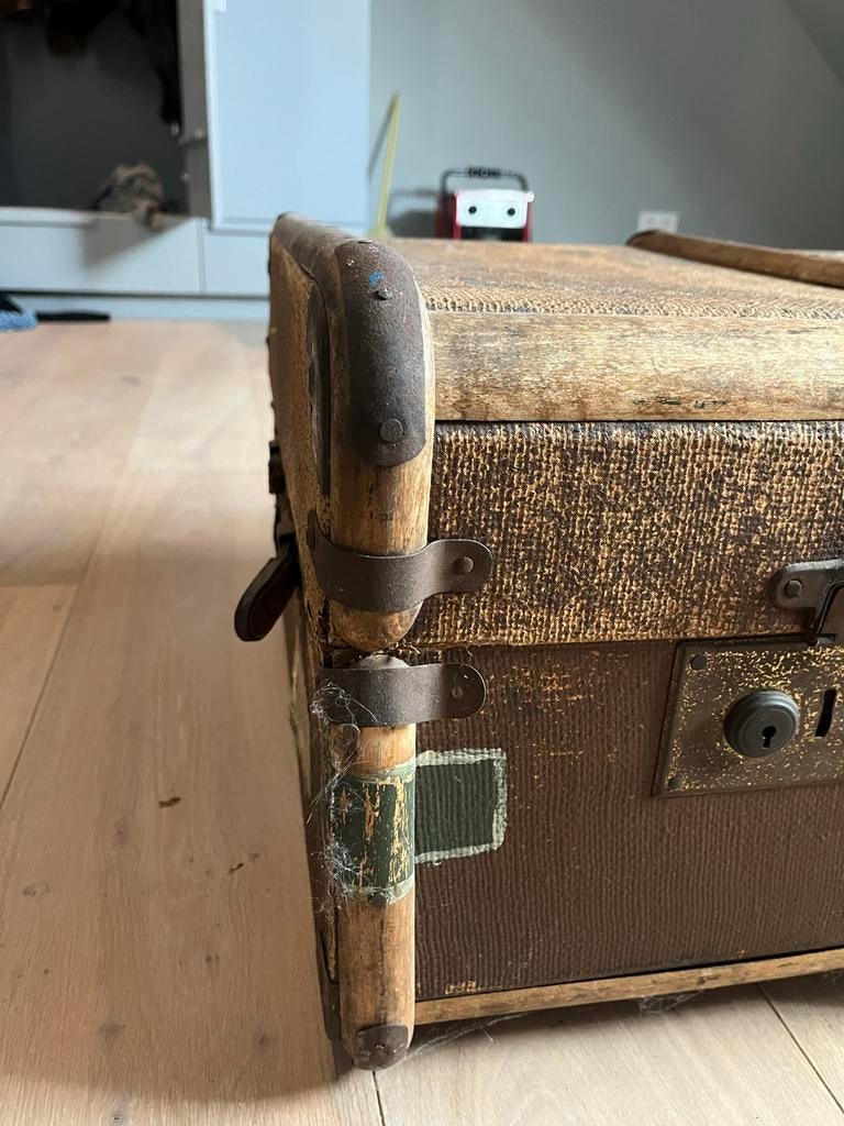 Ouderwetse hutkoffer, gebruikt - Vintage decoratie, Ophalen, Overige materialen, Gebruikt, 50 tot 100 cm