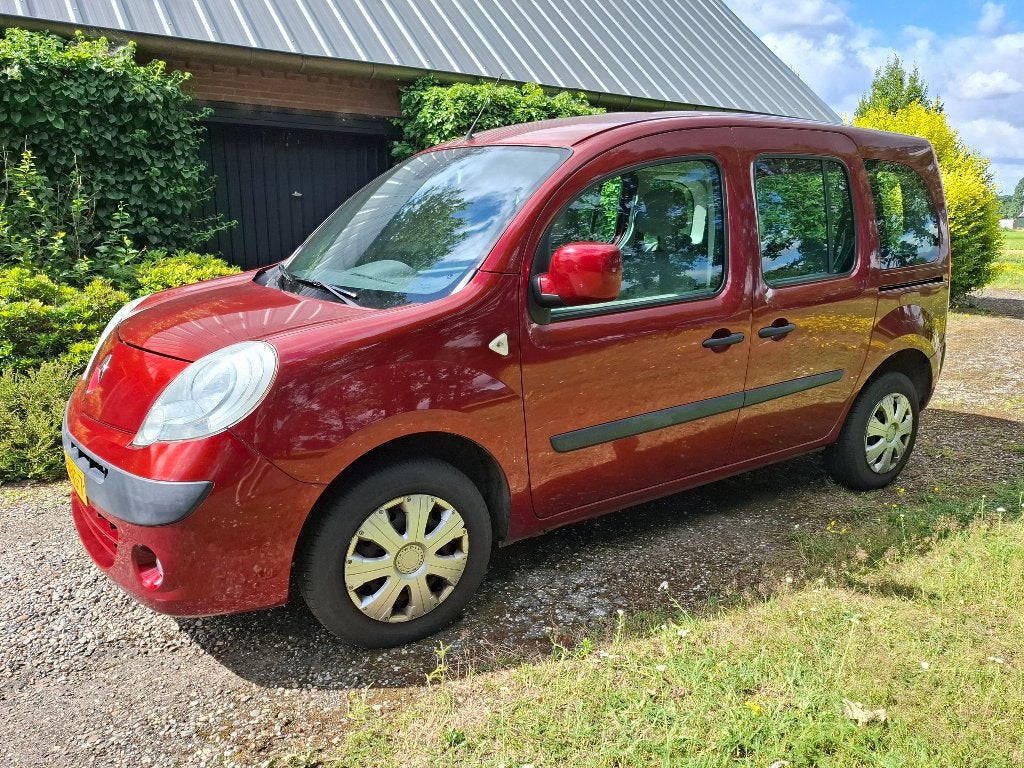 Renault Kangoo 1.6 16V 78KW Family 2010 Rood, Auto's, 1350 kg, Origineel Nederlands, 75 €/maand, Handgeschakeld