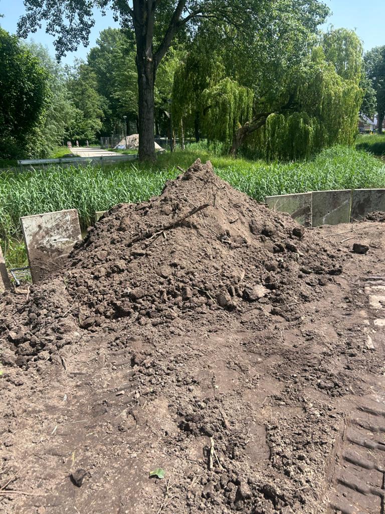 Gratis zwart zand, bereikbaar met aanhanger (20 kuub), Tuin en Terras, Zand, Ophalen, Gebruikt, Ophoogzand