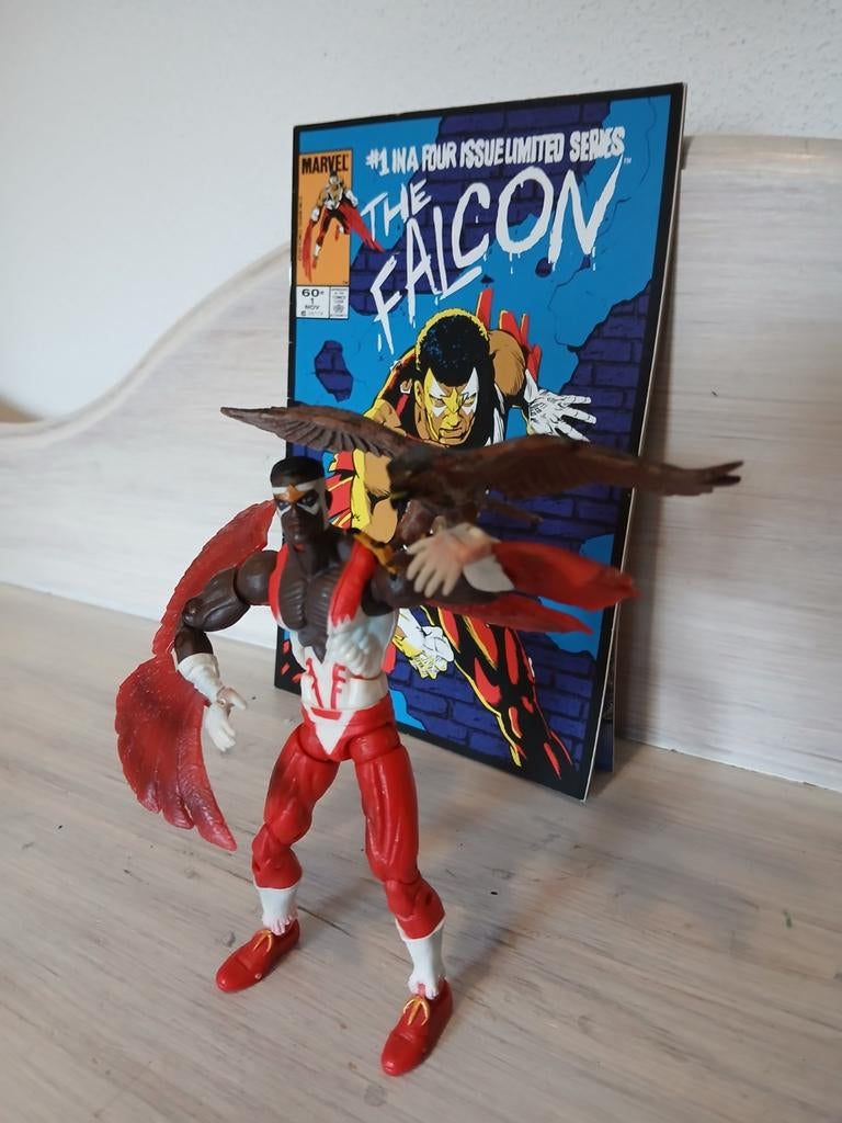 Marvel legend. The falcon  actie figuur, Ophalen of Verzenden, Zo goed als nieuw
