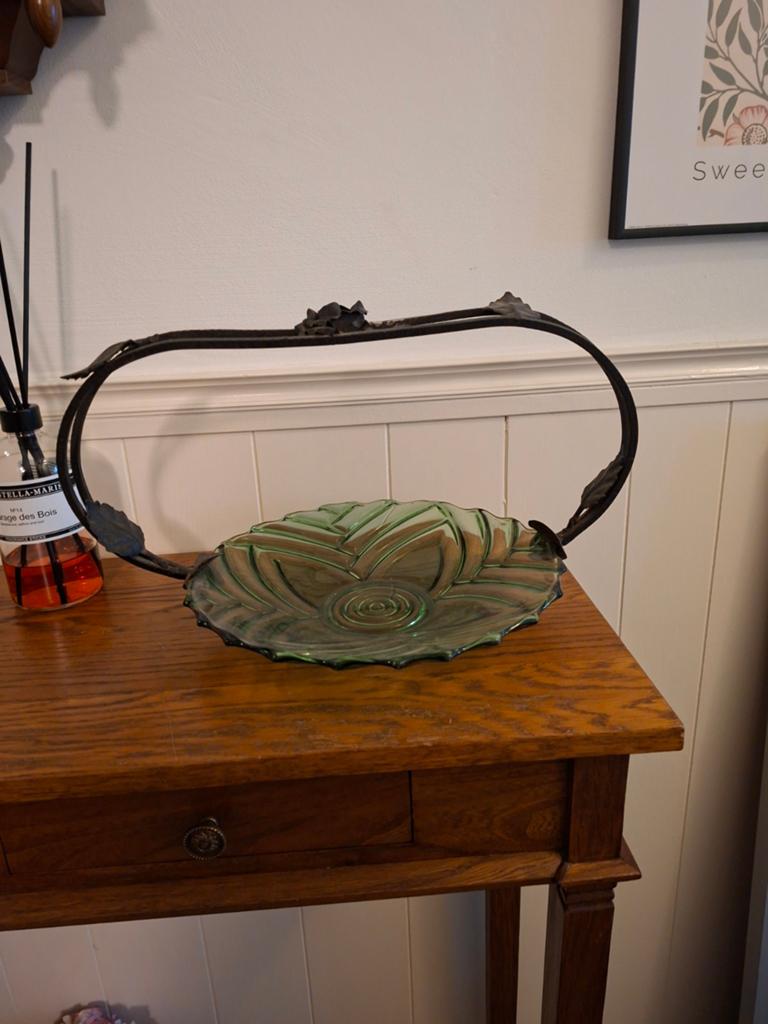 Decoratieve schaal met metalen handvat, Antiek en Kunst, Antiek | Glas en Kristal, Ophalen