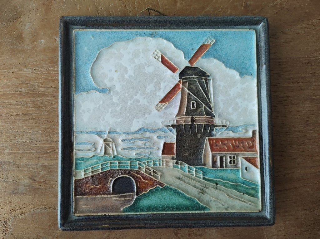 De Porceleyne Fles Delft wand cloisonné tegel molen met brug, Antiek en Kunst, Ophalen of Verzenden