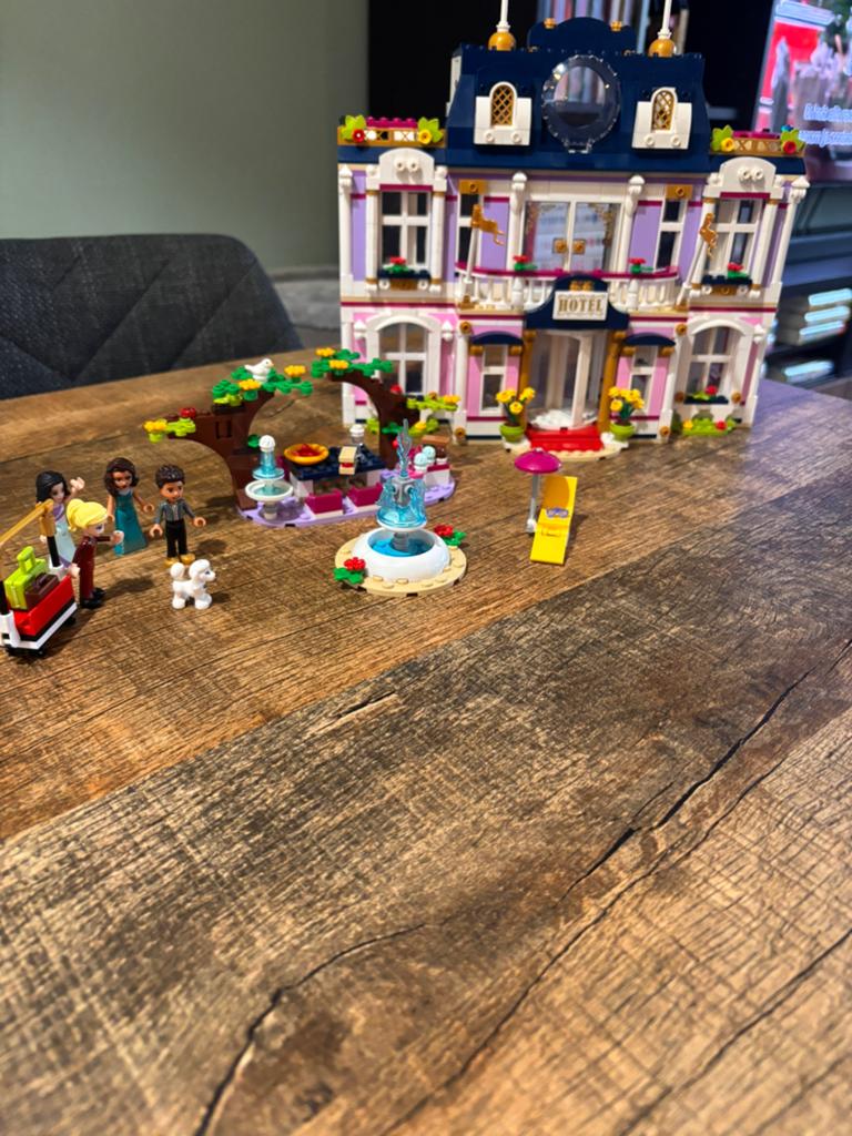 Lego friends heartlake city grand hotel 41684, Gebruikt, Lego, Friends, Ophalen of Verzenden