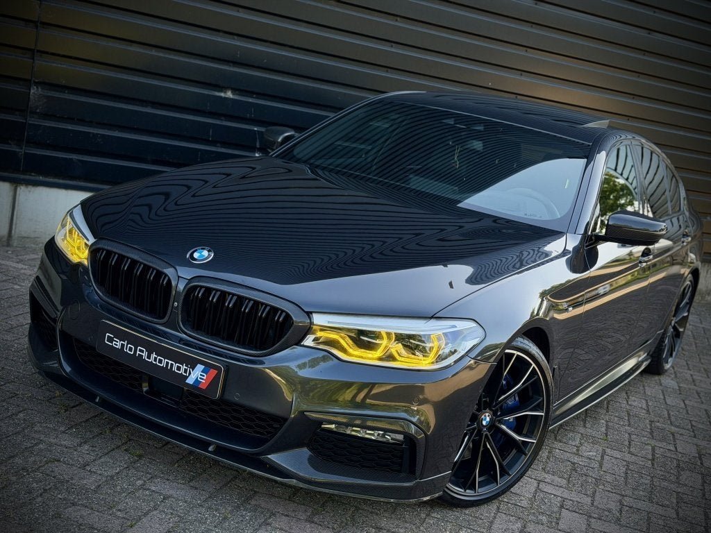 BMW 5 Serie 540i xDrive M-PERFORMANCE DAK|HUD|360|4WLSTURING, Gebruikt, 2000 kg, Adaptive Cruise Control, Bedrijf