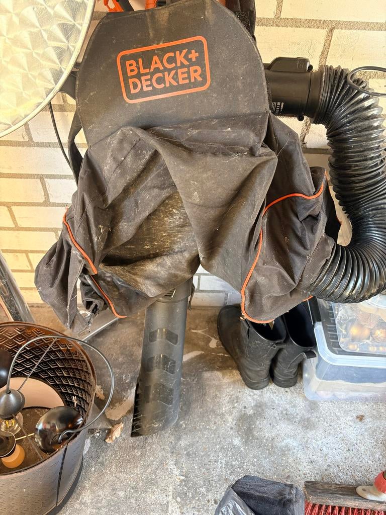 Black+Decker Bladblazer met zuigfunctie en opvangzak, Ophalen, Gebruikt, Handgedragen, Met opvangzak