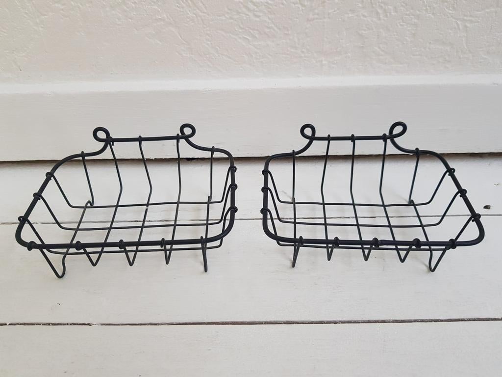 2 zwarte metalen mandjes om op te hangen 1410 cm, Ophalen of Verzenden