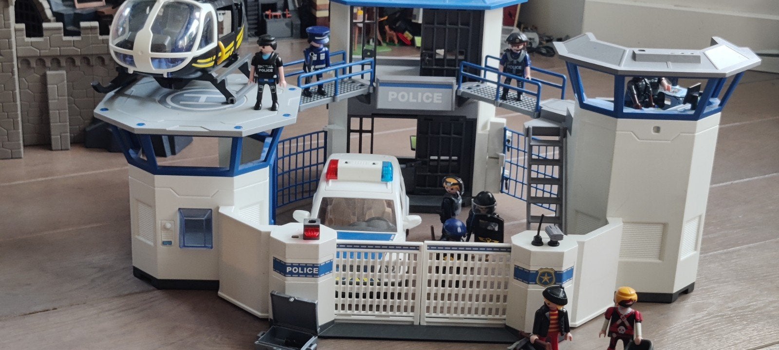 Playmobil City Action 71873 Politiebureau met helikopter, Kinderen en Baby's, Speelgoed | Playmobil, Ophalen of Verzenden, Zo goed als nieuw
