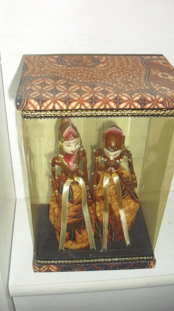 2 wayang golek: kresna en jembawati poppen, Antiek en Kunst, Ophalen of Verzenden