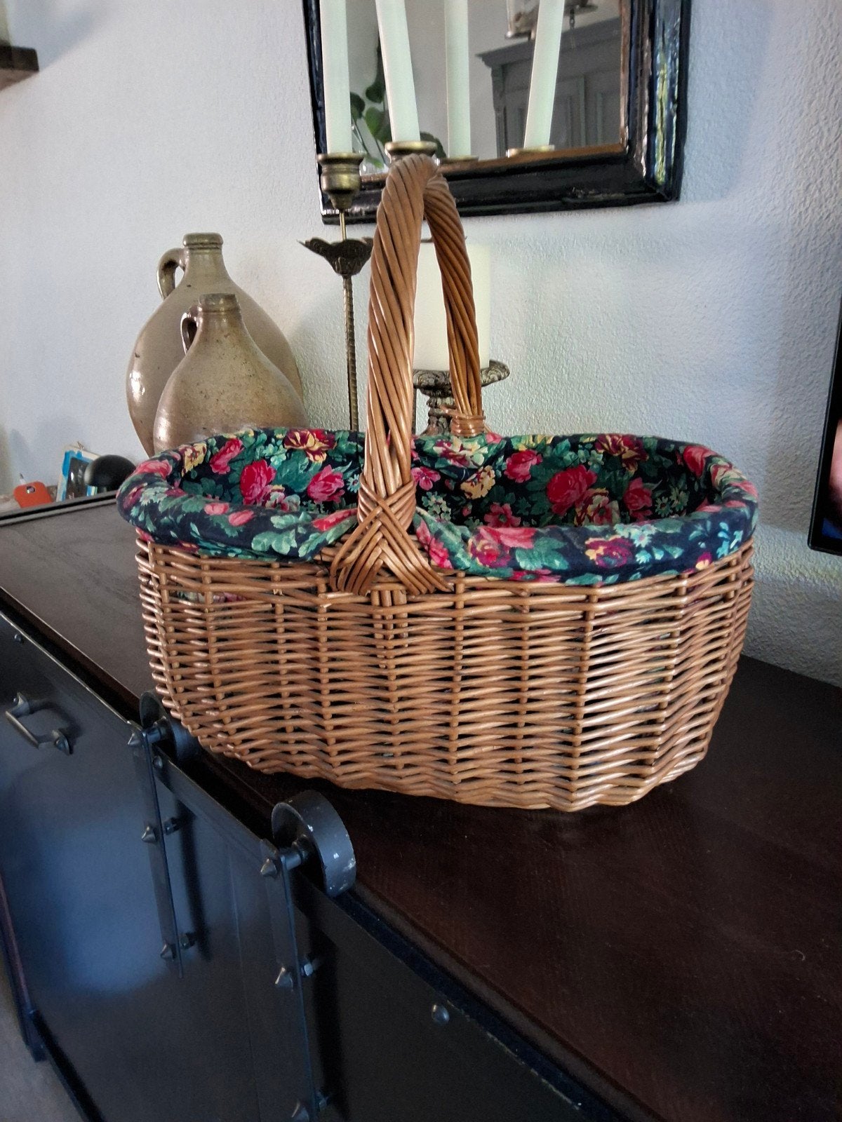 Gevlochten rieten mand met bloemenstof - 40x32x37cm, Gebruikt, Mand, Ophalen of Verzenden, Riet