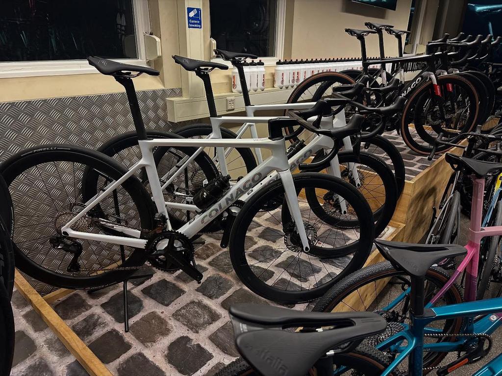 Opruiming .!!COLNAGO V4Rs — Het wapen van de WorldTour, Carbon, Nieuw, Meer dan 20 versnellingen, Ophalen