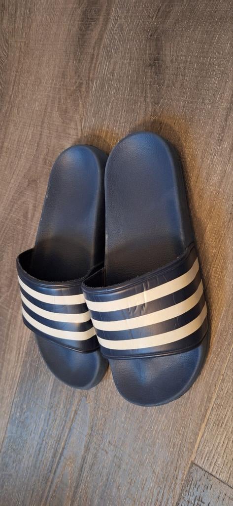 Zgan adidas. slippers maat 40. 5 euro, Adidas, Gebruikt, Jongen of Meisje, Overige typen