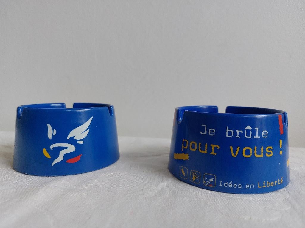 2 X Vintage asbak Gauloises blondes blauw bakeliet, Ophalen, Zo goed als nieuw, Asbak