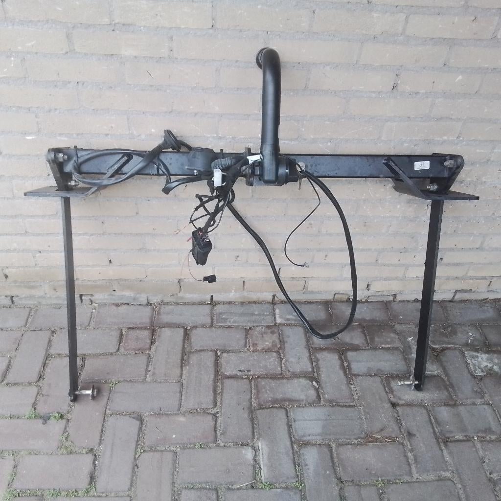 TREKHAAK COMPLEET AUDI  A 8 2002 TOT 2010 AFNEEMBAAR, Auto-onderdelen, Ophalen of Verzenden, Gebruikt