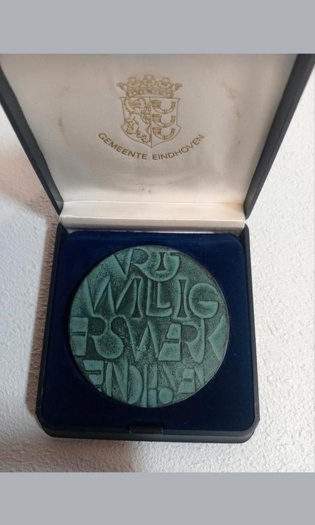Bronzen Vrijwilligerspenning Gemeente Eindhoven, Antiek en Kunst, Verzenden