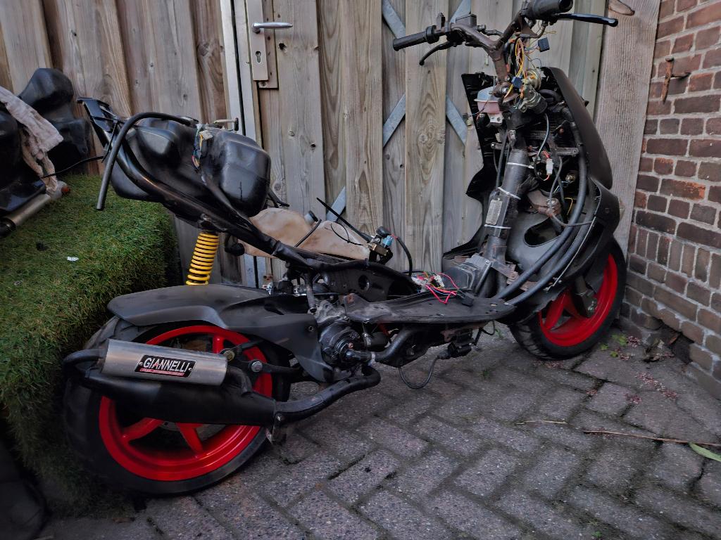 Aprilia SR50 Ditech in onderdelen Aprila SR stealth WWW LC, Fietsen en Brommers, SR, Gebruikt, Ophalen, Aprilia