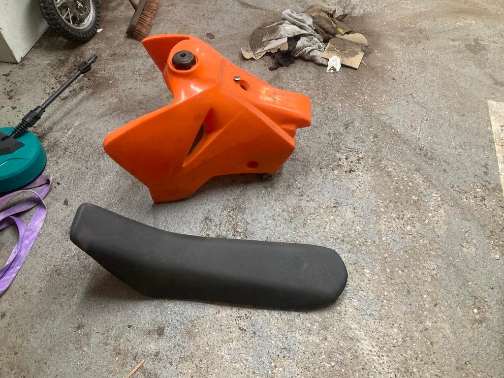 Zadel en grote endurotank ktm, Motoren, Accessoires | Overige, Ophalen of Verzenden, Gebruikt
