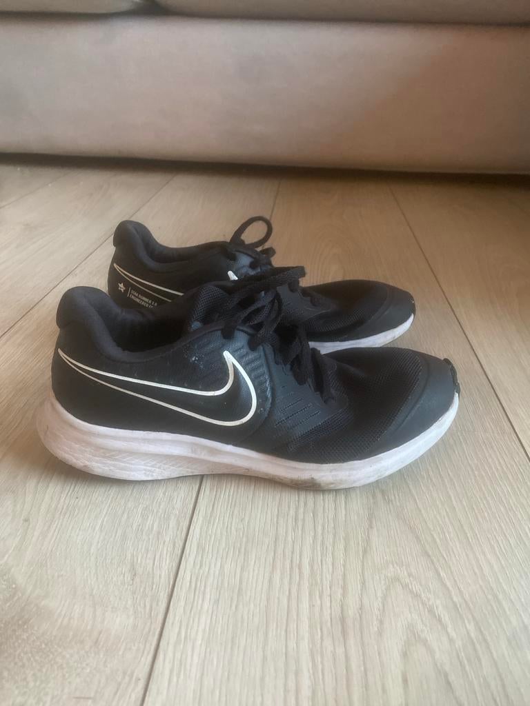 Nike schoenen maat 35,5 - goede staat, Ophalen of Verzenden, Gebruikt, Jongen of Meisje, Sportschoenen