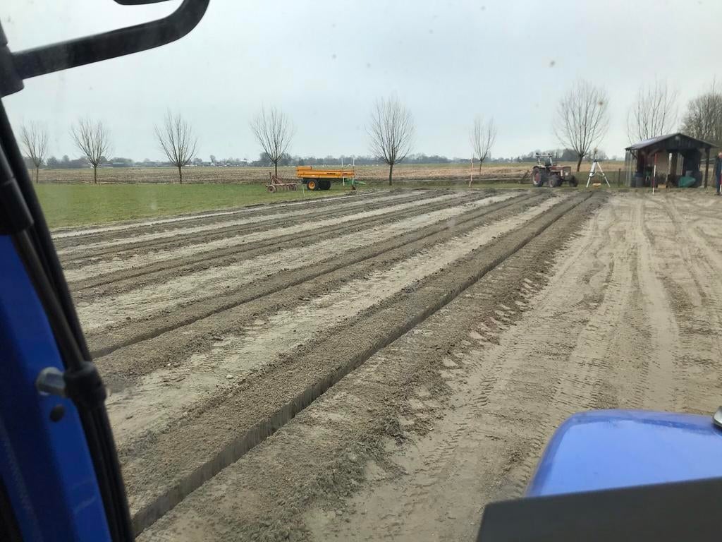 Manegebodem paardenbak drainage egaliseren
