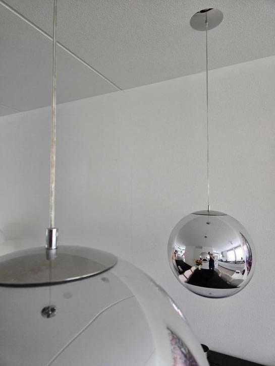 Z.g.a.n: 2 stuks Tom Dixon Mirror Ball diameter 40 cm., Ophalen of Verzenden, Zo goed als nieuw, Metaal