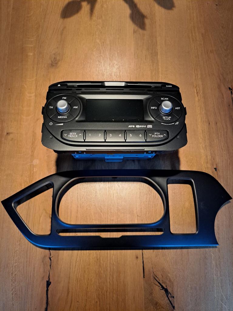 Autoradio met frame en kabels, Ophalen of Verzenden, Nieuw