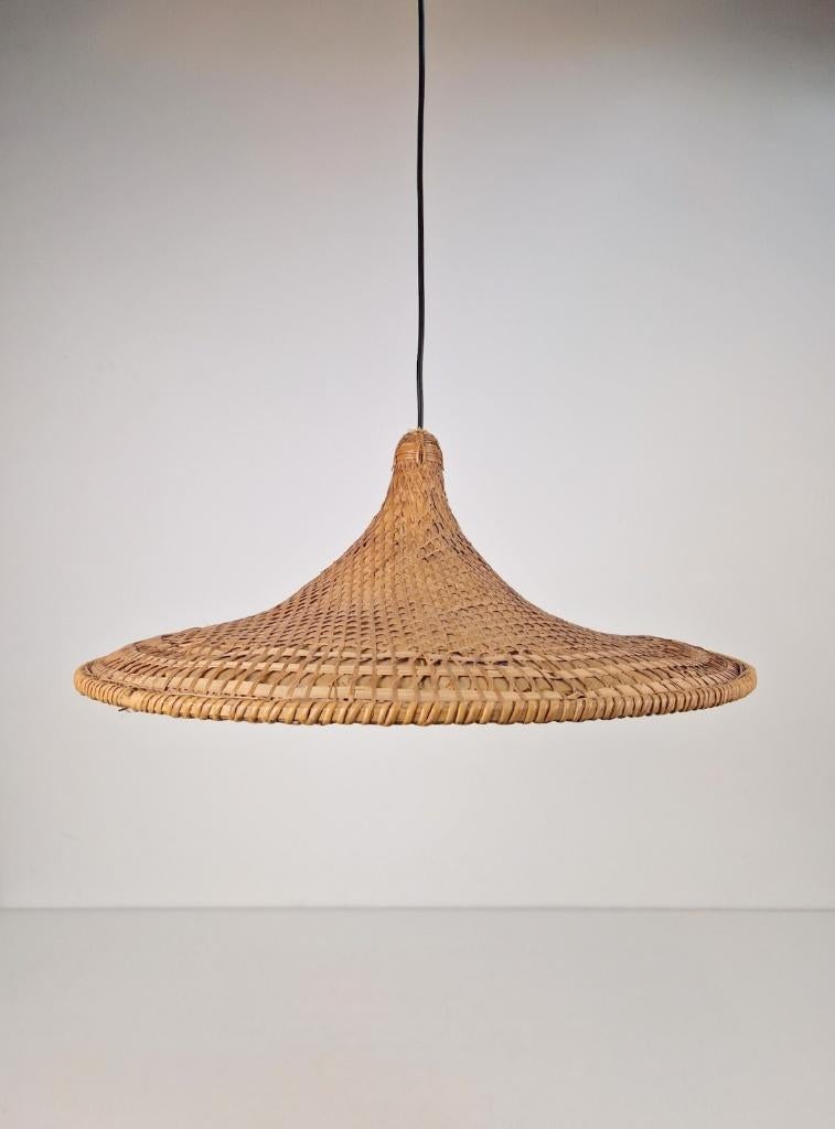 Vintage rotan trompet hanglamp bamboo heksenhoed japandi '60, Huis en Inrichting, Lampen | Hanglampen, Overige materialen, N, Ophalen of Verzenden