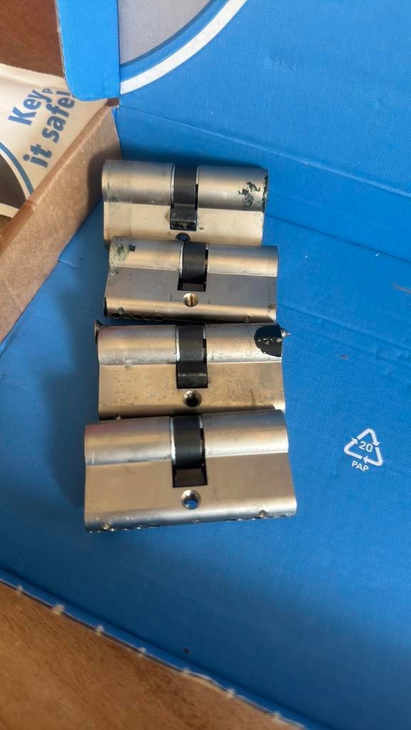 5 gelijk sluitende cilinder sloten, Ophalen of Verzenden, Zo goed als nieuw, IJzer, Slot