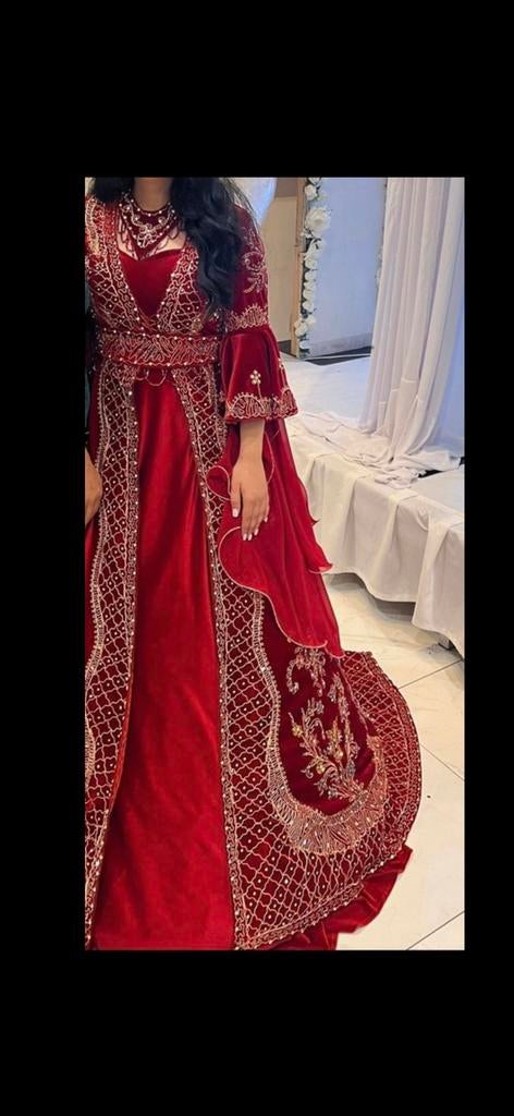 Luxe rode kinalik / traditionele Turkse bruidsjurk, Kleding | Dames, Gelegenheidskleding, Zo goed als nieuw, Overige typen, Maat 36 (S)