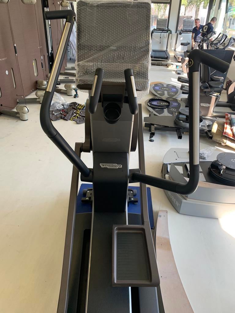 Crosstrainer Technogym, Ophalen, Zo goed als nieuw