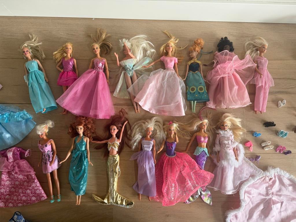 Complete Barbie set met manege en paarden, Kinderen en Baby's, Speelgoed | Poppen, Ophalen of Verzenden, Barbie