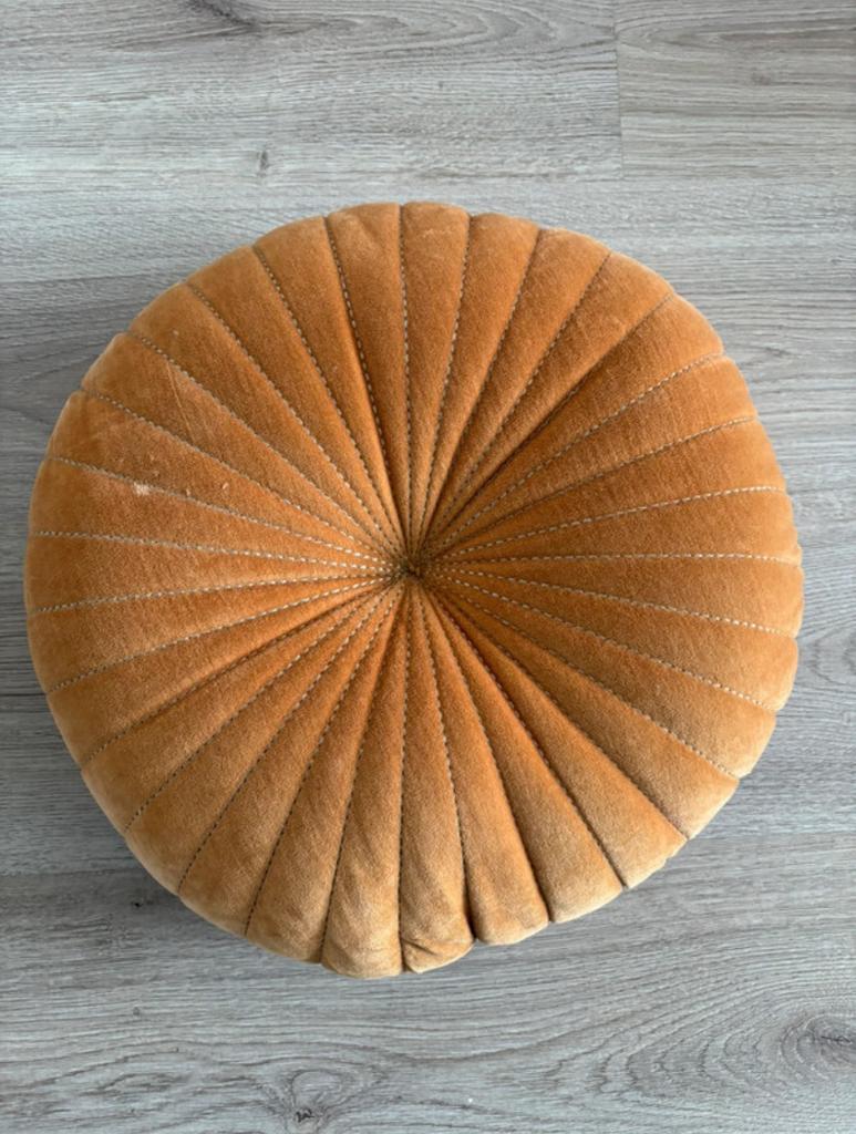Oker geel kussen, Huis en Inrichting, Woonaccessoires | Kussens, Zo goed als nieuw, Geel, Rond, Ophalen of Verzenden