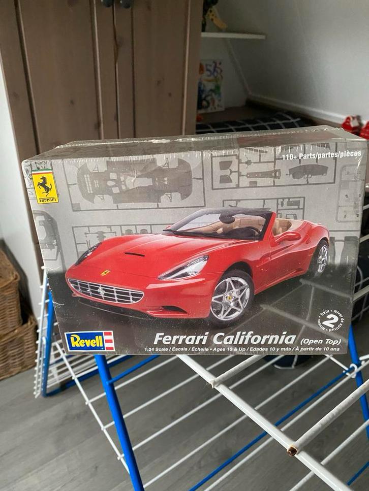 Revell Ferrari California (Open Top) Modelbouwpakket, Hobby en Vrije tijd, Modelbouw | Auto's en Voertuigen, Nieuw, Auto, 1:32 tot 1:50