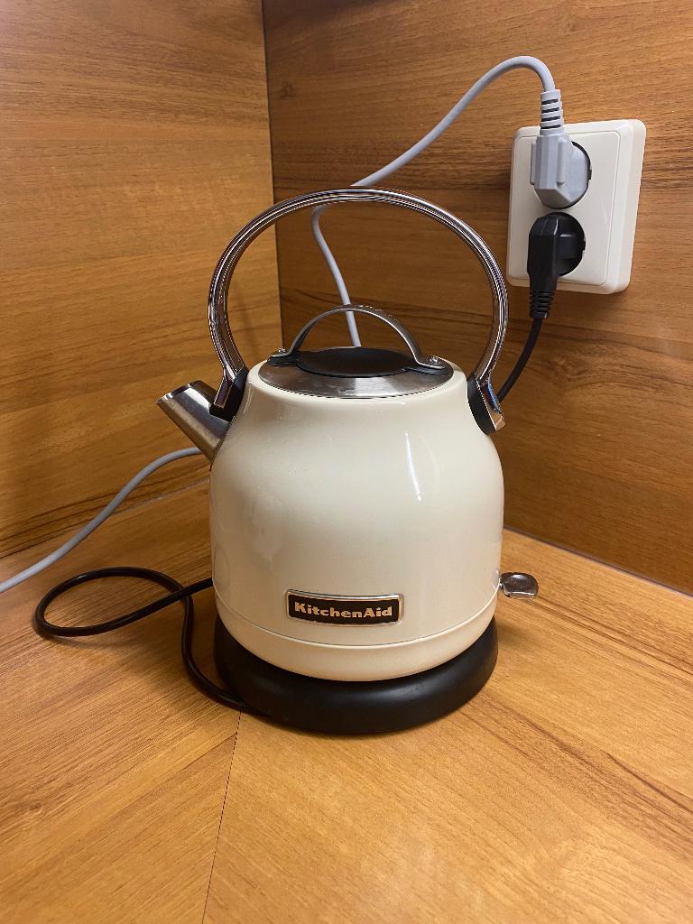 Kitchenaid Waterkoker - Amandelwit - Retro, Witgoed en Apparatuur, Waterkokers, 1 tot 2 liter, Ophalen, Gebruikt