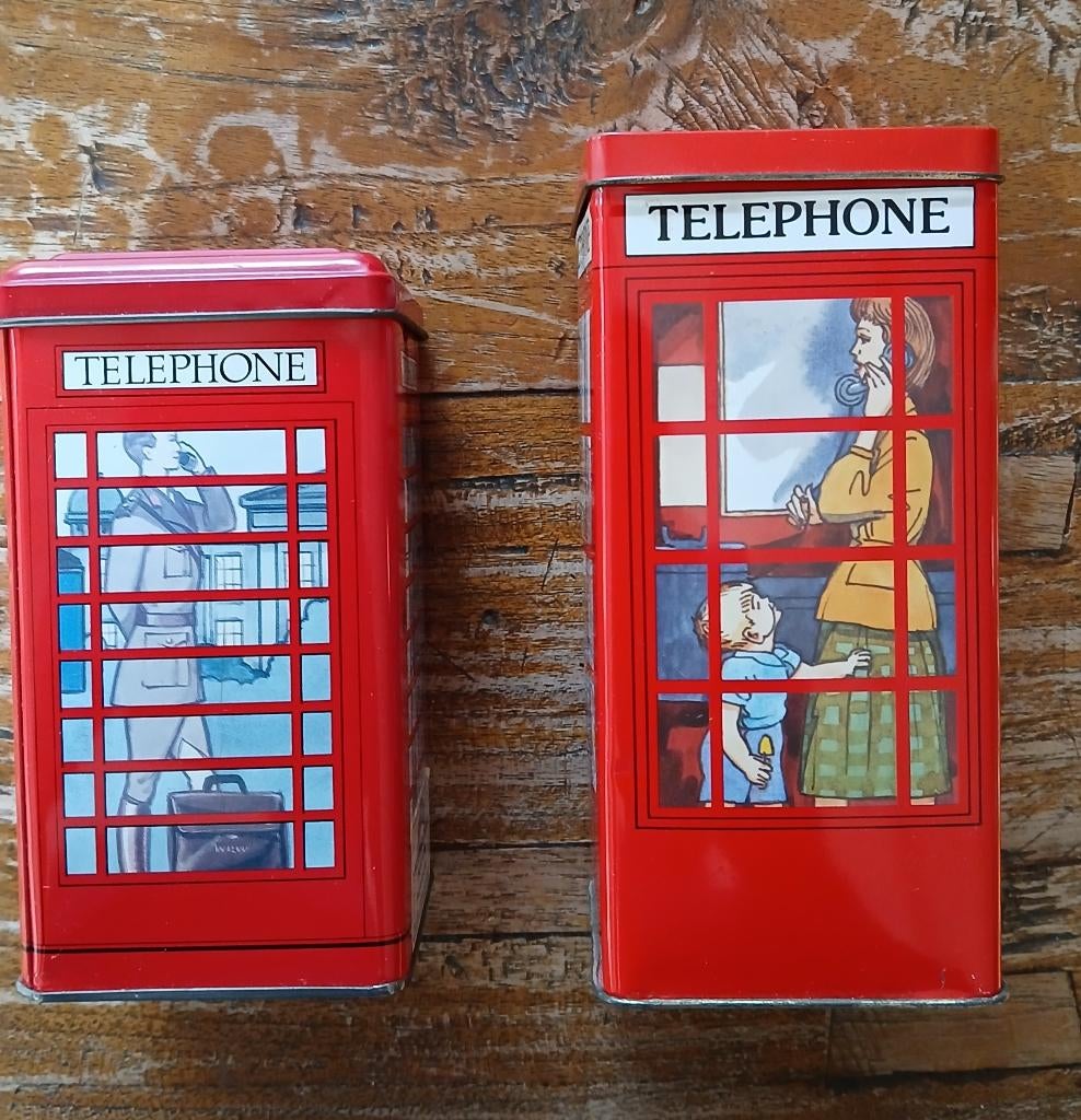 2 Engelse telefooncel spaarpotten., Verzamelen, Ophalen of Verzenden, Zo goed als nieuw, Metaal of Blik, Overige thema's