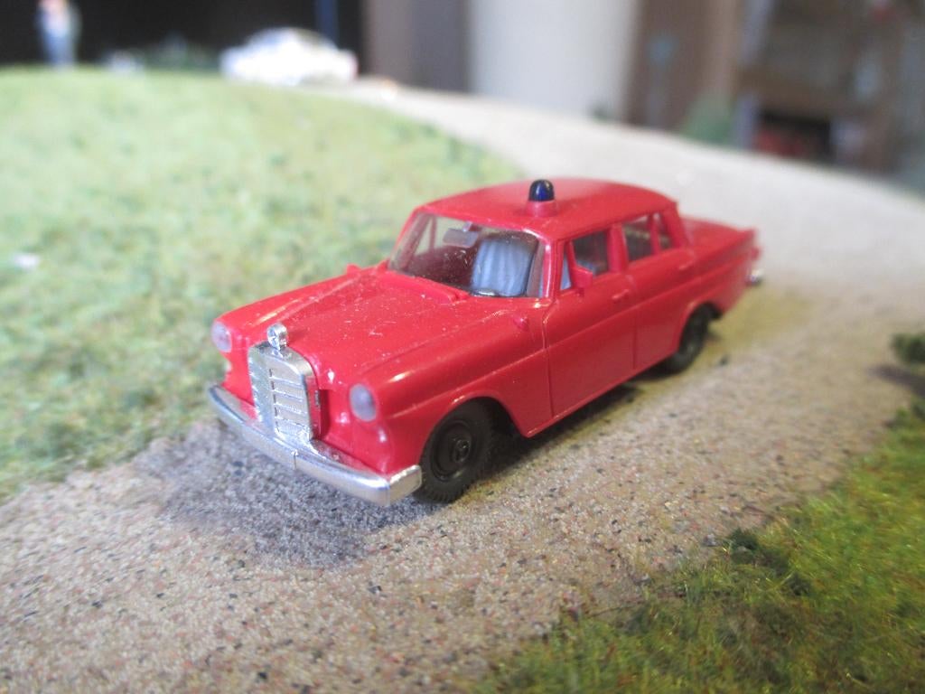 Mercedes Benz W110 190 D / 200 D - Brekina brandweer, Ophalen of Verzenden, Zo goed als nieuw, Auto, Brekina
