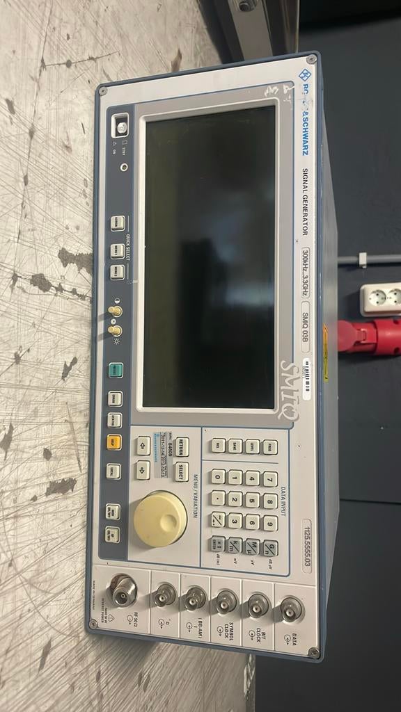 ROHDE&SCHWARZ signal generator 300khz 3.3Ghz smiq 03B 805871, Ophalen of Verzenden, Gebruikt
