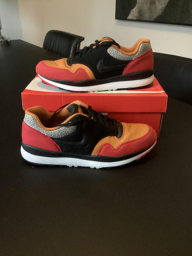 Nike Air Safari SE SP19 maat47 30.5cm valt als 46 red/black, Overige kleuren, Ophalen of Verzenden, Sneakers of Gympen, Gedragen