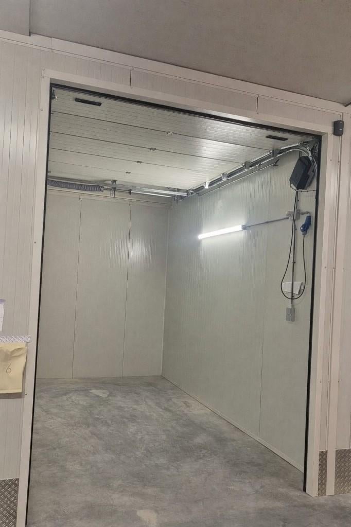 TE HUUR Garagebox 17m2 Lelystad begane grond / XL BOX, Huizen en Kamers, Garages en Parkeerplaatsen, Flevoland
