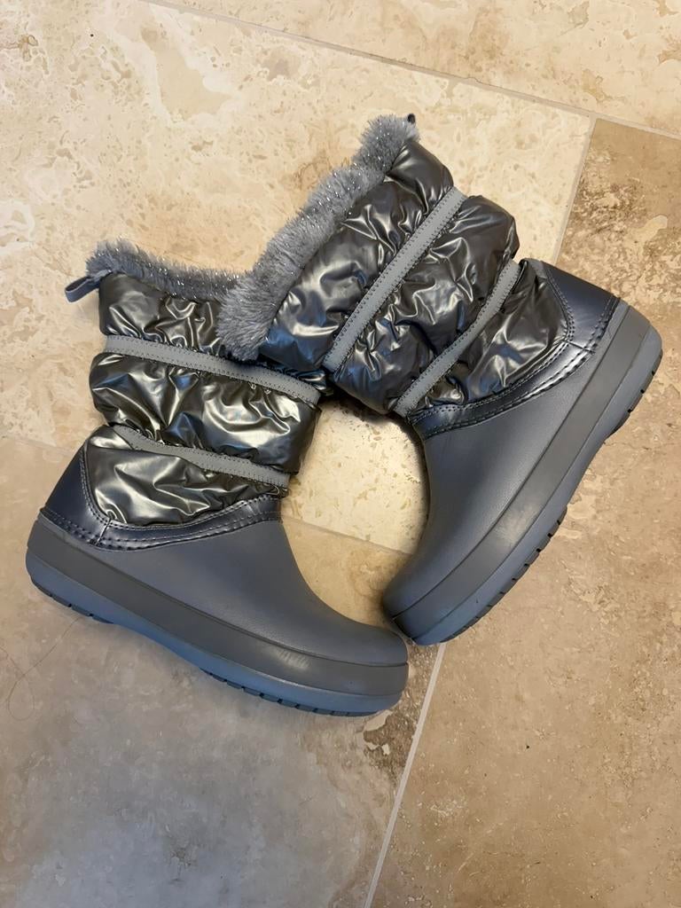 Crocs kindersneeuwlaarzen in maat J2, Kinderen en Baby's, Ophalen, Jongen of Meisje, Laarzen, Zo goed als nieuw