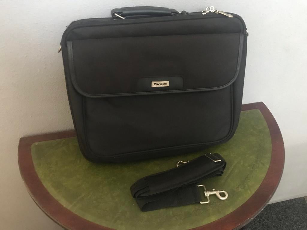 Deze Targus laptoptas  laptop tas acte tas actetas, Ophalen, 17 inch of meer, Zo goed als nieuw