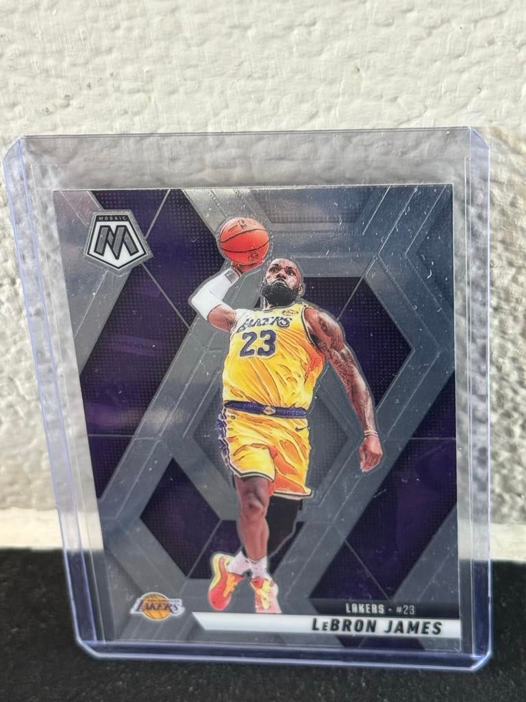 LeBron James Basketbal Kaart 24/25, Ophalen of Verzenden, Zo goed als nieuw, Overige sporten, Spelerskaart