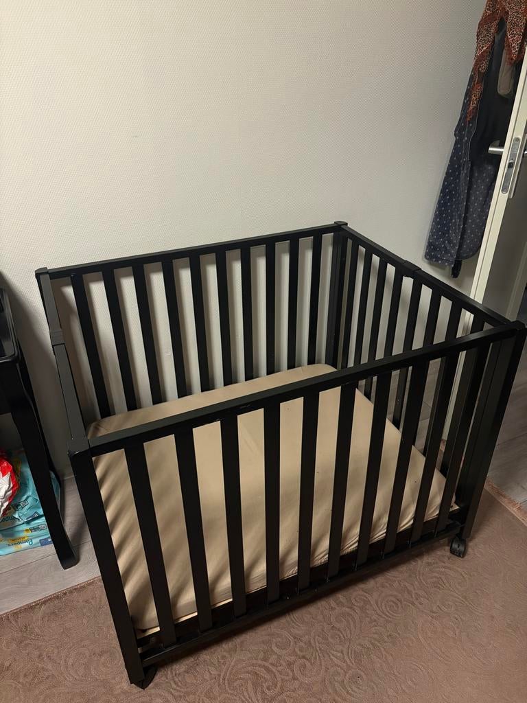 Babies first baby box Met Wieltjes - Zwart, Ophalen of Verzenden, Zo goed als nieuw, Ledikant