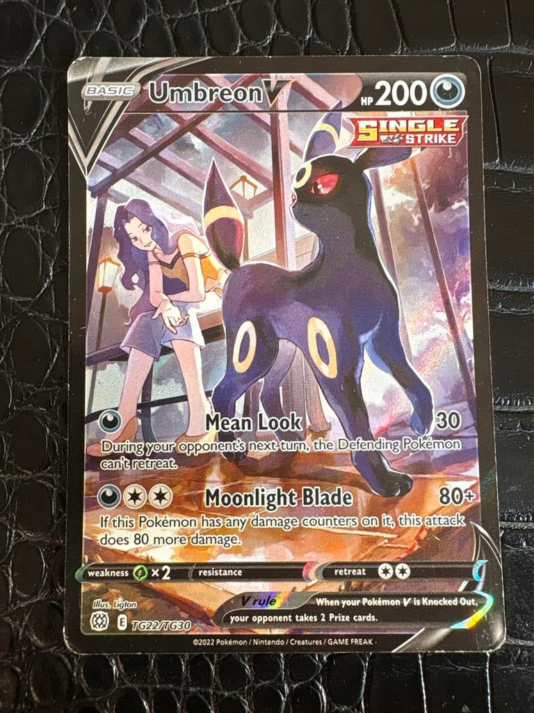 Umbreon V TG22/TG30 - Prachtige Pokémonkaart!, Ophalen of Verzenden, Zo goed als nieuw, Losse kaart