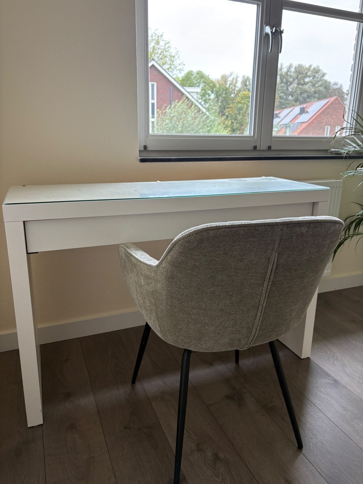Wit bureau met glazen blad en lade, Ophalen, Zo goed als nieuw, Computerbureau, Wit