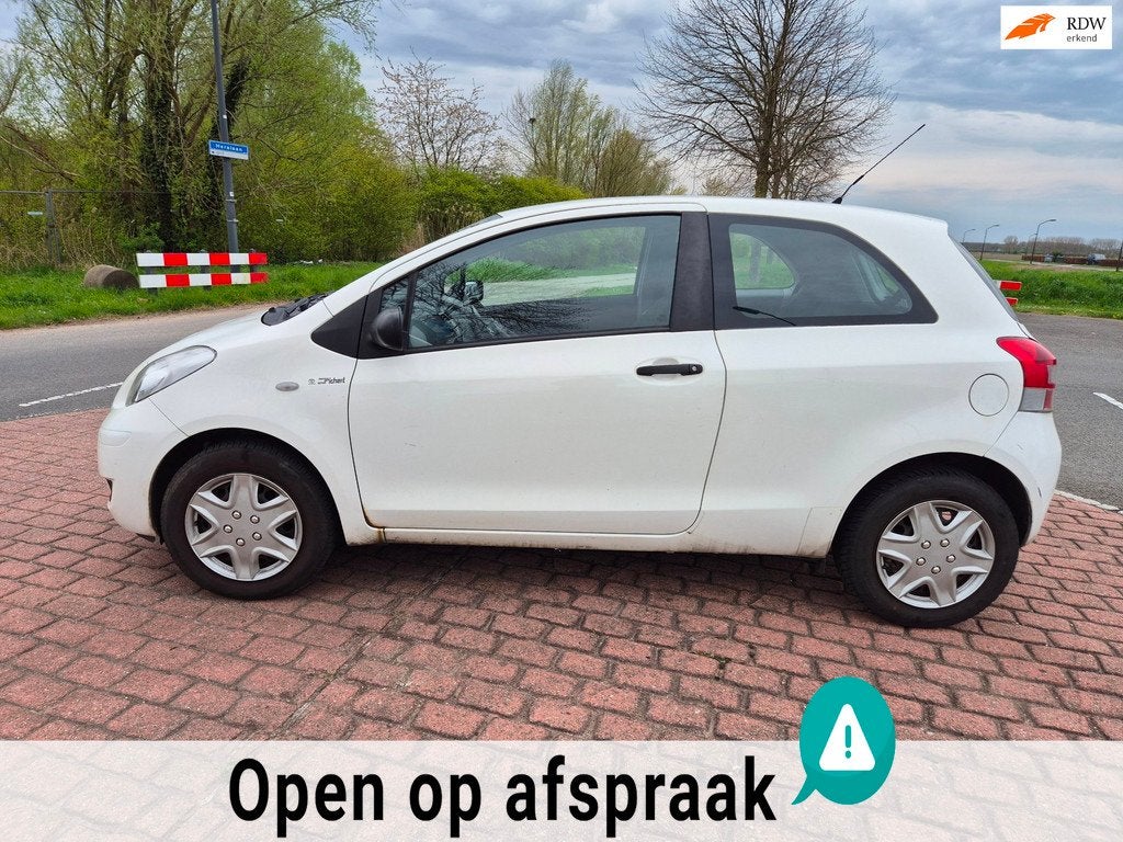 Toyota Yaris 1.0 VVTi Acces / APK 08-04-27, Auto's, Toyota, Voorwielaandrijving, Euro 5, Stof, 750 kg