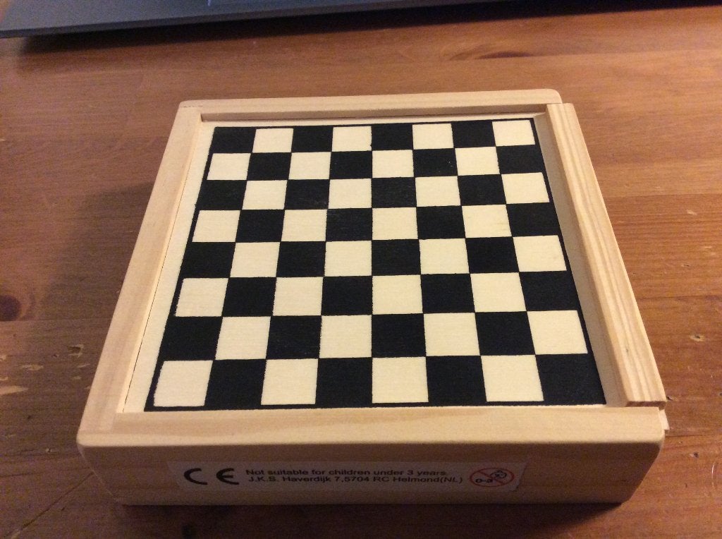 houten reisspel doosje met 4 spelborden, o.a. schaak. nieuw, Ophalen of Verzenden, Nieuw, Reisspel