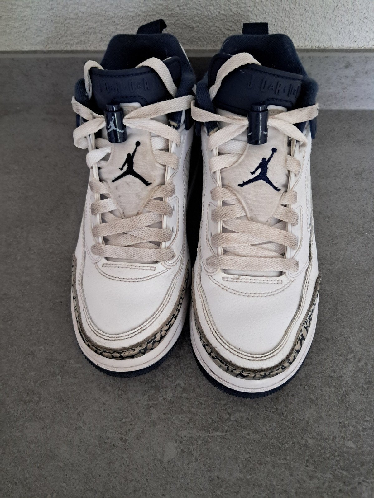 Jordan sneakers maat 38, Sport en Fitness, Basketbal, Ophalen of Verzenden, Zo goed als nieuw, Schoenen