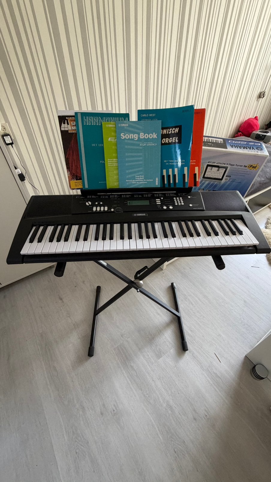 YAmaha Keyboard EZ-220, Muziek en Instrumenten, Keyboards, Nieuw, 61 toetsen, Yamaha, Ophalen