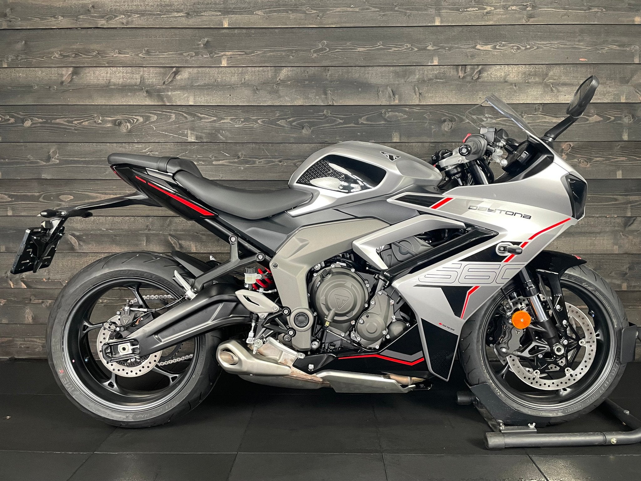 Triumph DAYTONA 660 (bj 2026), Motoren, Meer dan 35 kW, Toermotor, 660 cc, Bedrijf