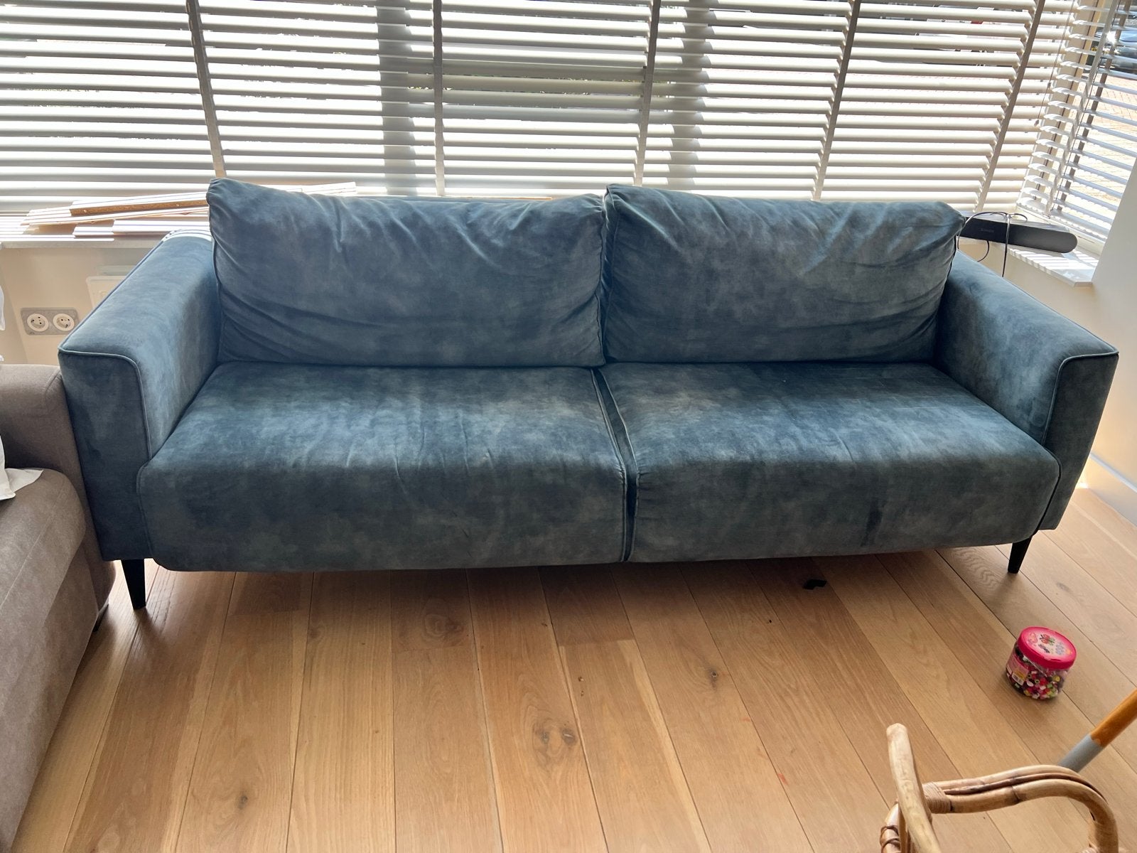 Gratis afhalen Twee bankstellen: 2-zitsbank en fauteuil, Ophalen, Gebruikt, Driepersoons, 75 tot 100 cm